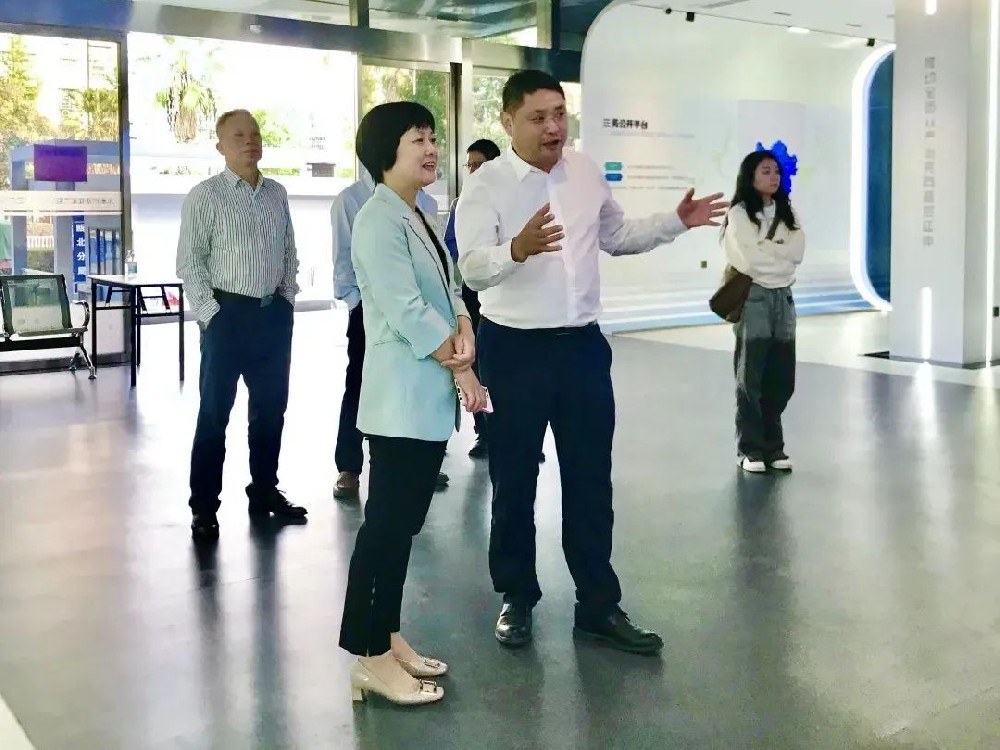 溫州市委組織部副部長(zhǎng)、市委編辦主任許佳一行至我中心“永嘉村級(jí)微權(quán)力數(shù)字化監(jiān)督云廣場(chǎng)”調(diào)研